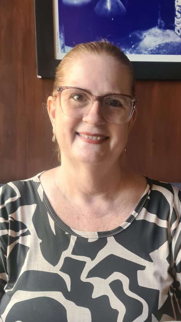 Professora Cristiane Holetz Weingärtner